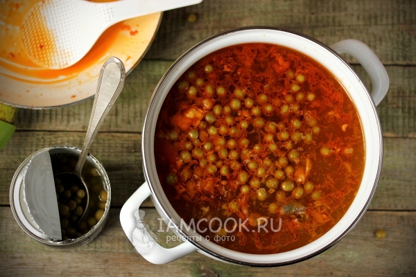 Выложить обжарку в бульон