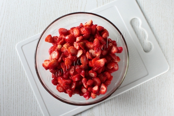 Клубника порезанная