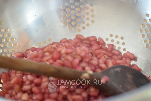 Протереть зерна граната через сито
