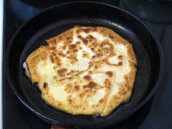 Плацинда на сковородке