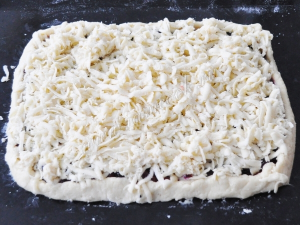 Натереть тесто