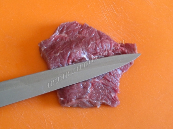 Плоский кусок говядины