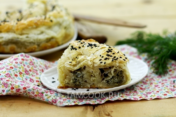 Фото пирога с брынзой из слоёного теста