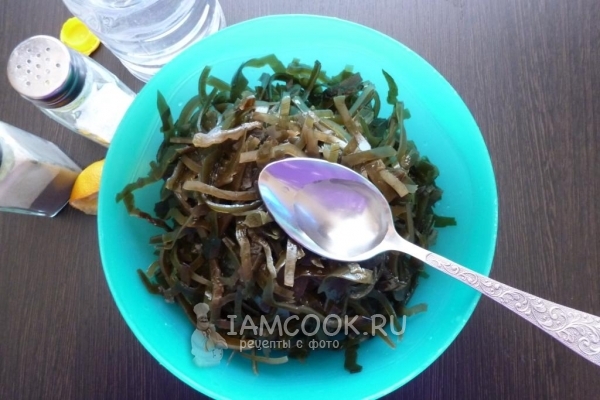 Положить соль, сахар и уксус