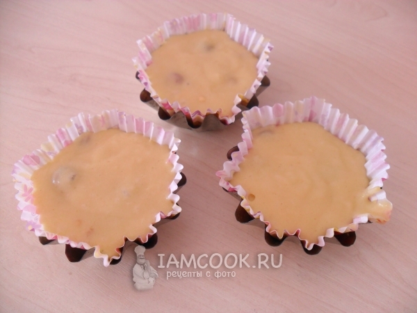 Перелить тесто в формочки