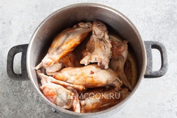 Обжарить кролика