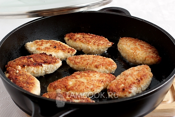 Жарим котлеты из куриного фарша