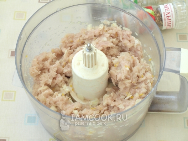 Измельчить мясо