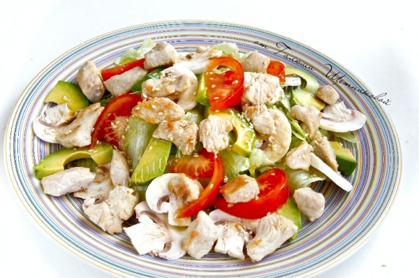 Рецепт салата из индейки с грибами