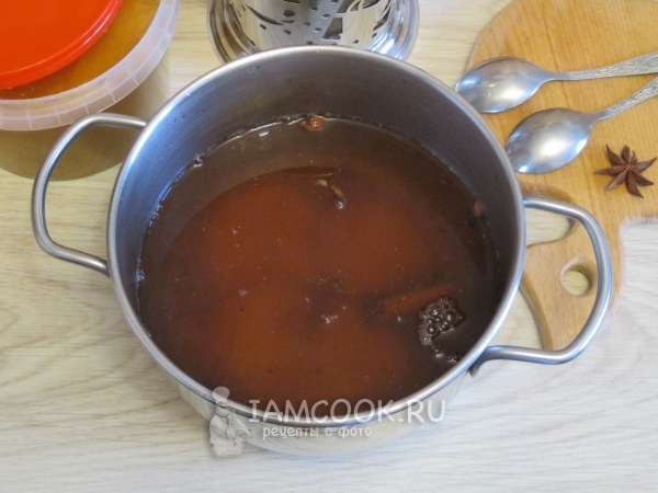 Чай с медом и приправами