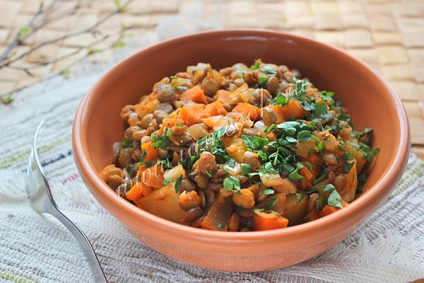 Картофель с чечевицей