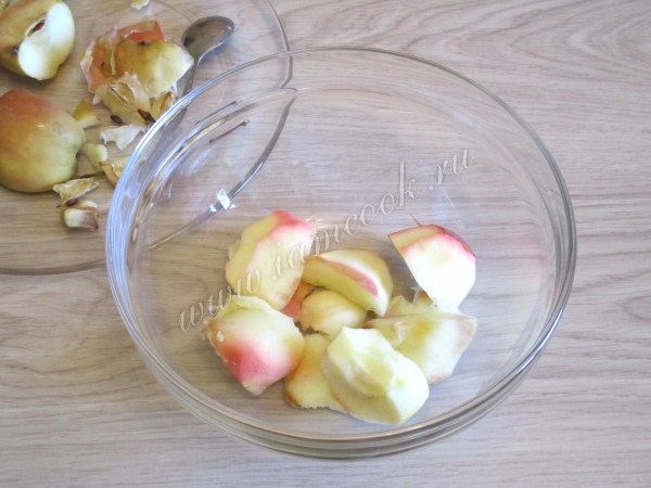 Очищенные яблоки