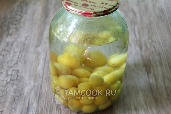 Алыча, залитая кипятком