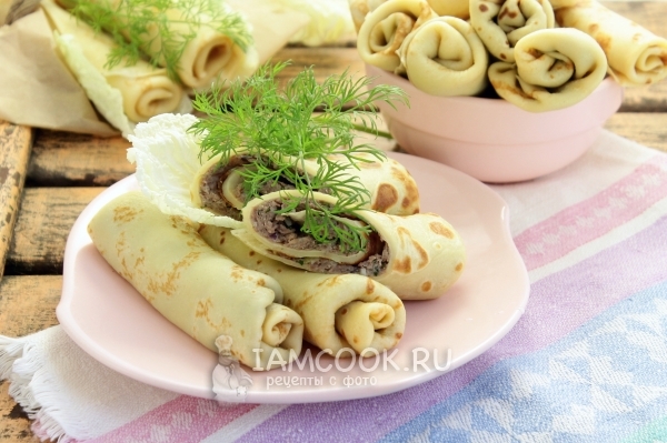 Фото блинов с мясом и сырым лиловым луком