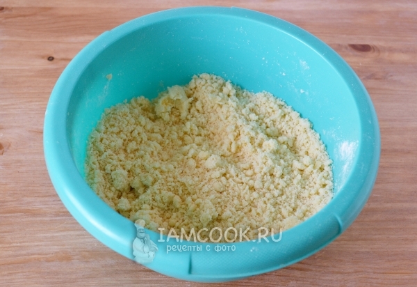 Смешать масло с мукой