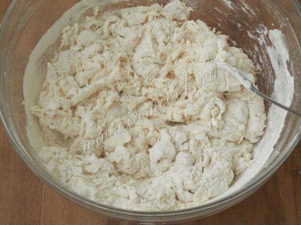 Замес теста для чебуреков