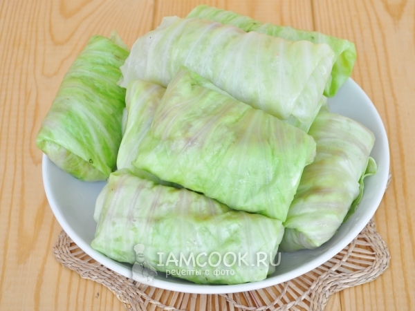 Сформировать голубцы с фаршем