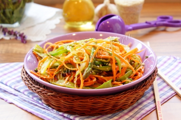 Салат из спаржи