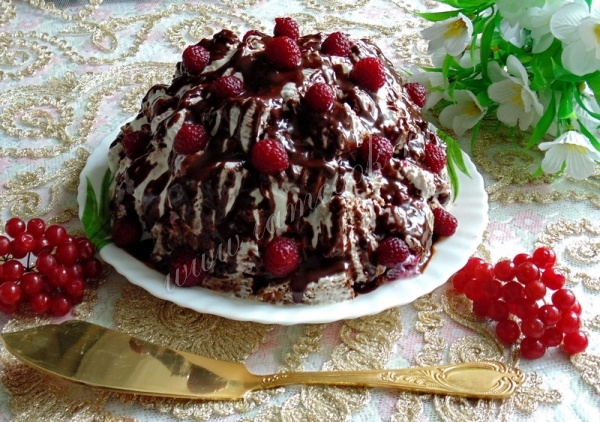 Украсить торт ягодами