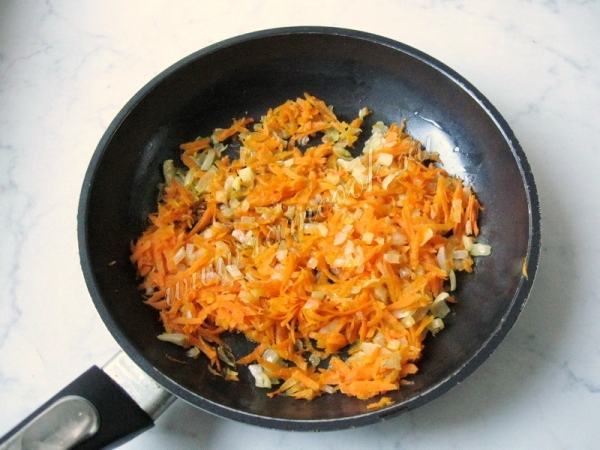 Лук обжаренный с морковью
