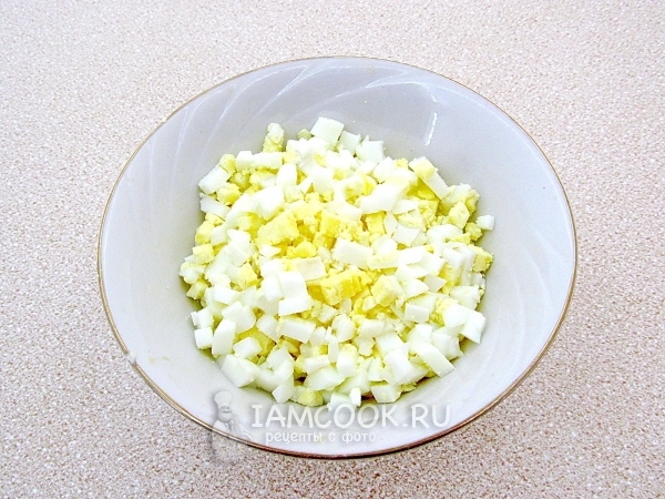 Яйцо порезанное