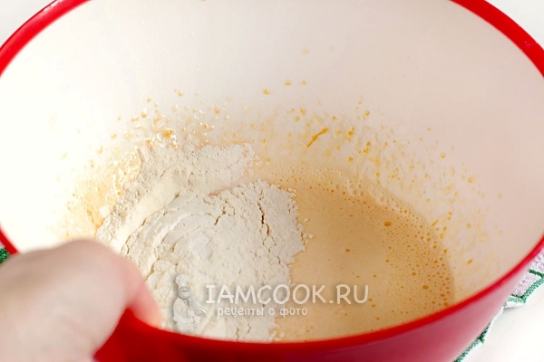 Всыпать муку