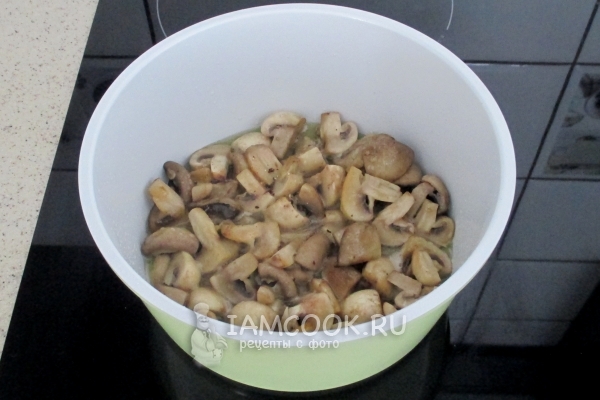 Обжарить грибы