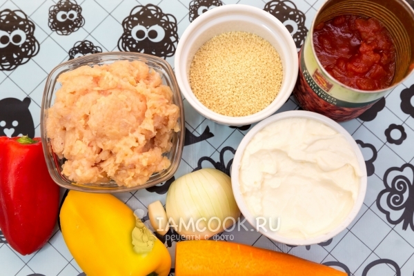 Ингредиенты для перца, фаршированного куриным фаршем и кускусом