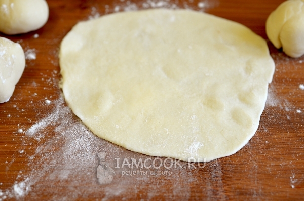 Раскатываем тесто