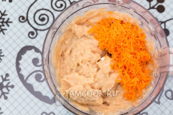Положить натертую морковь