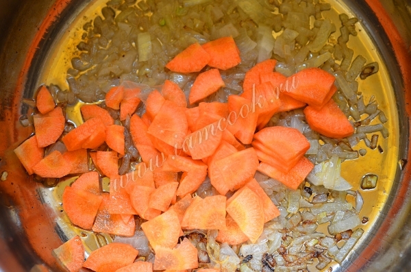 Обжарка моркови с луком