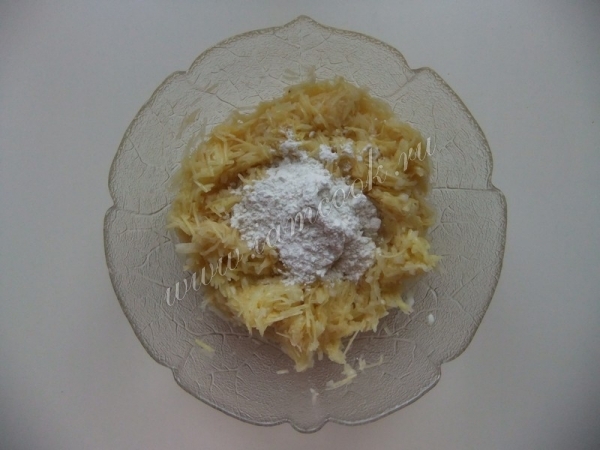 Добавить муку и соль