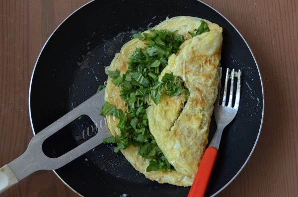 Свернуть омлет