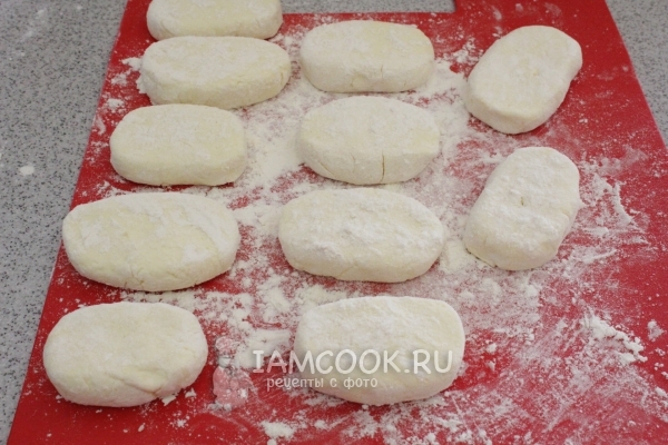 Обвалять в муке