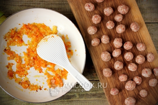 Обжарка из моркови и фрикадельки