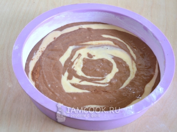 Вылить тесто в форму