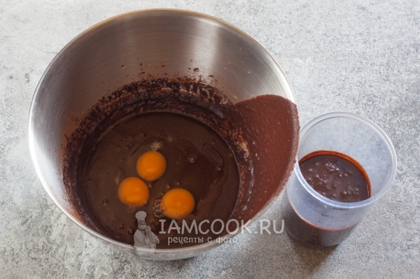 Добавить яйца