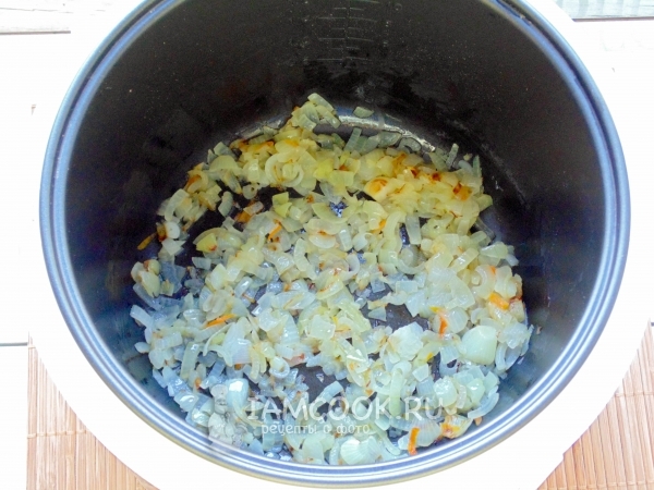 Обжарить лук