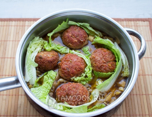 Тефтели в соусе на сковороде