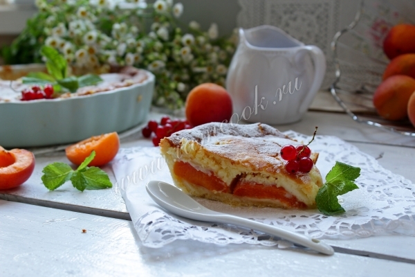 Пирог с абрикосами и сыром маскарпоне