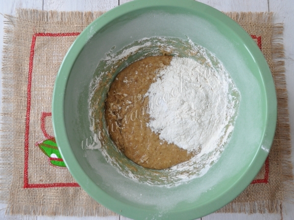 Добаивть яйца