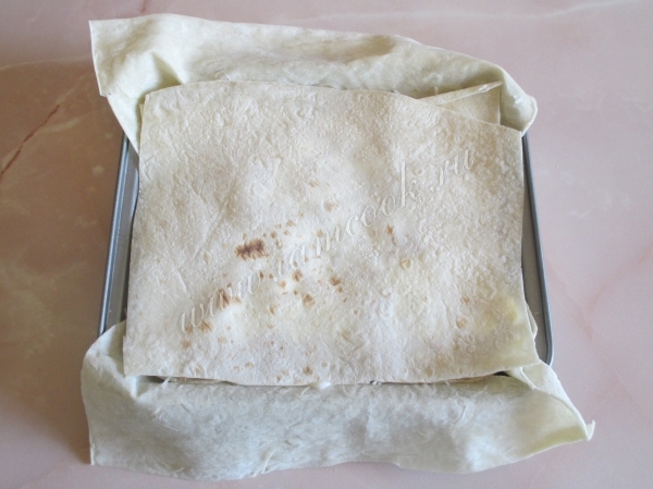 Укрываем слои лавашем