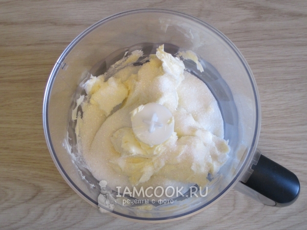 Взбить масло с сахаром