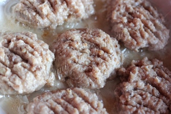 Обжарка куриных котлет