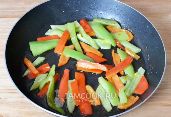 Обжарить перец