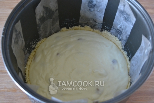 Положить творожную массу