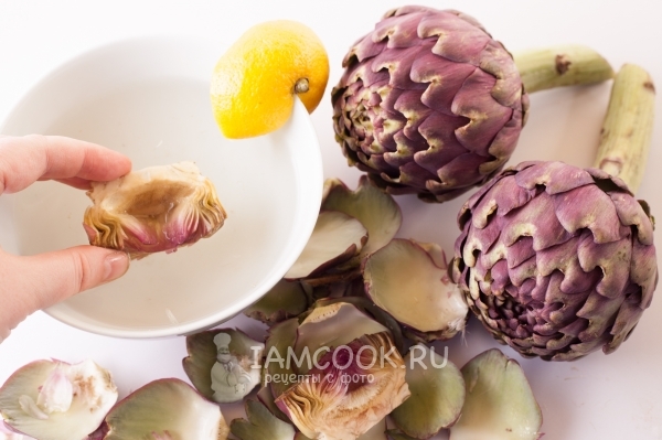 Положить артишок в сок лимона