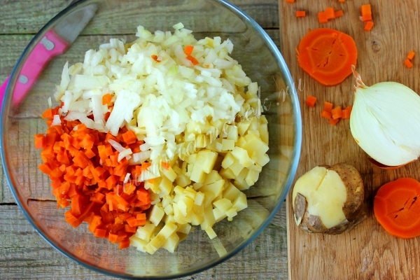 Ингредиенты для салата Оливье с языком