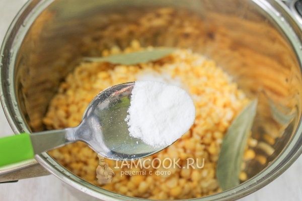 Добавить соду и лавровый лист