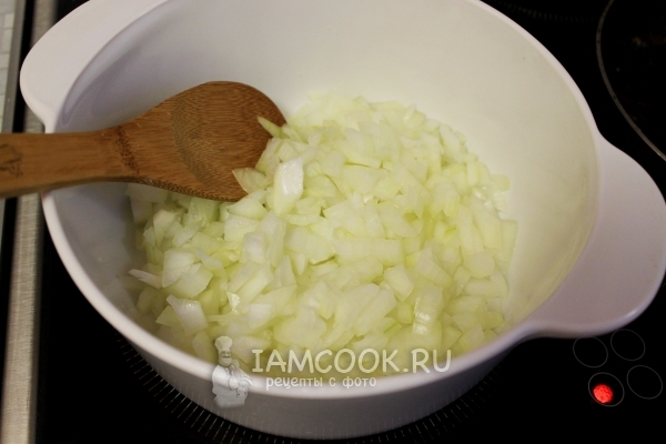 Обжарить лук